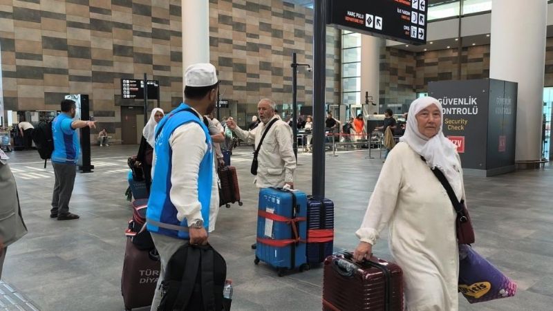 Anamurlu hacı adayları, dualarla kutsal topraklara uğurlandı