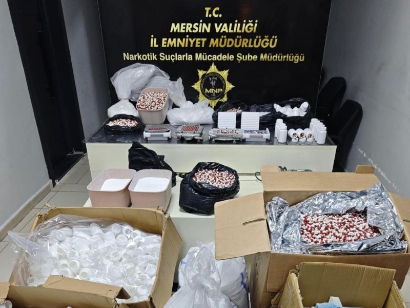 Mersin’de sentetik ecza imalathanesine operasyon: Binlerce hap ele geçirildi, 2 tutuklama