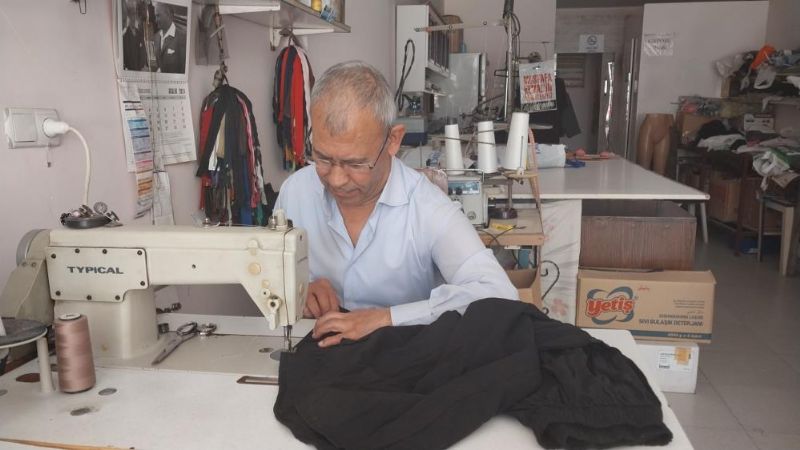 Çırak bulunamayan terzilikte yarım asrı geride bıraktı